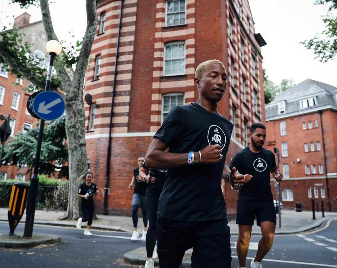 adidas UKさんのインスタグラム写真 - (adidas UKInstagram)「“Running for something so much bigger than yourself” - Last night @Pharrell took to the streets of London with @adidasrunning⁣ ⁣ Following the #SolarHu event in Shoreditch, Pharrell and the community headed out to test the new collection.」7月14日 19時21分 - adidaslondon