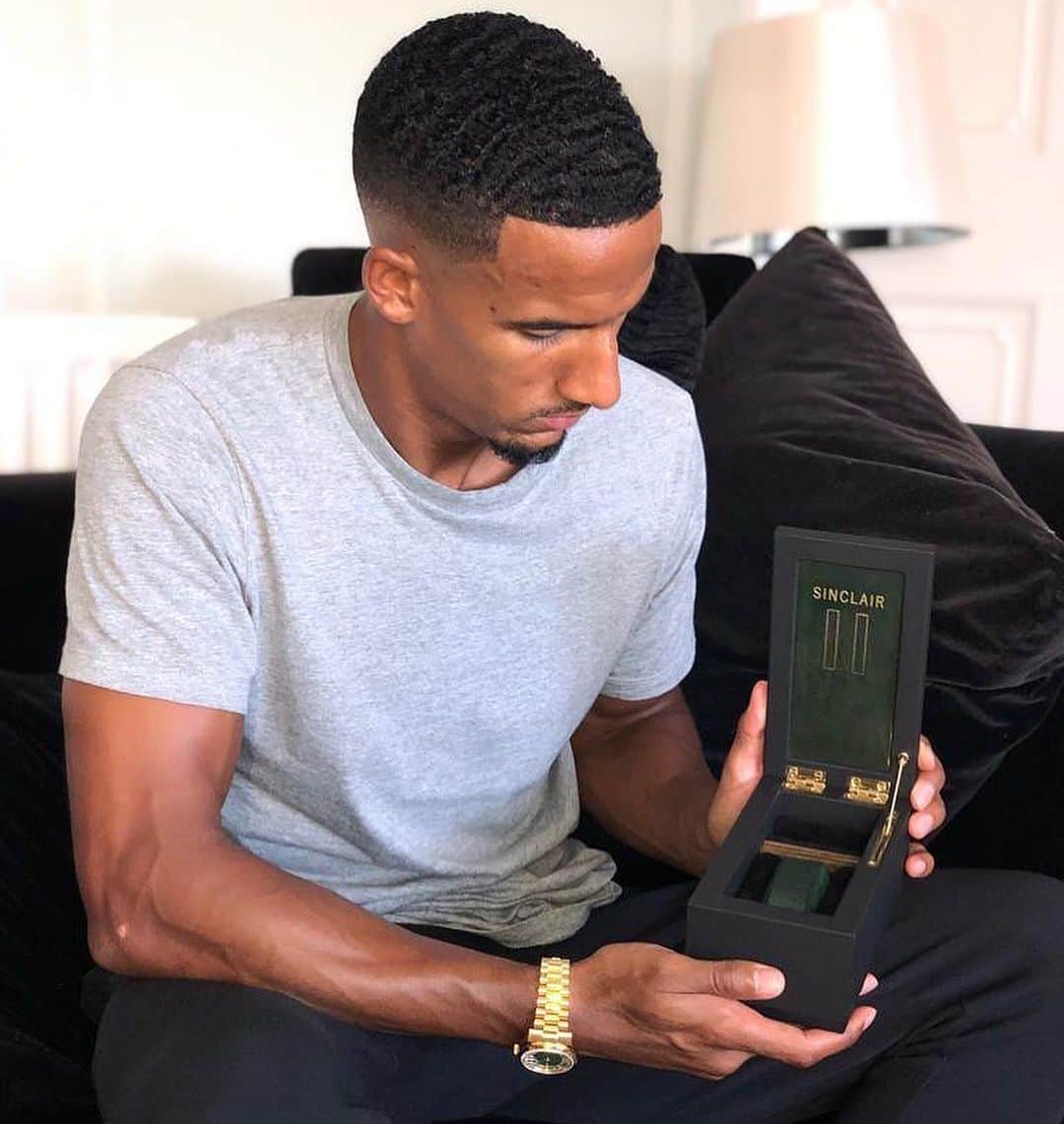 スコット・シンクレアのインスタグラム：「...Thanks to my man @takali.artisan for making me my personalised bespoke watch case 🙌🏽」