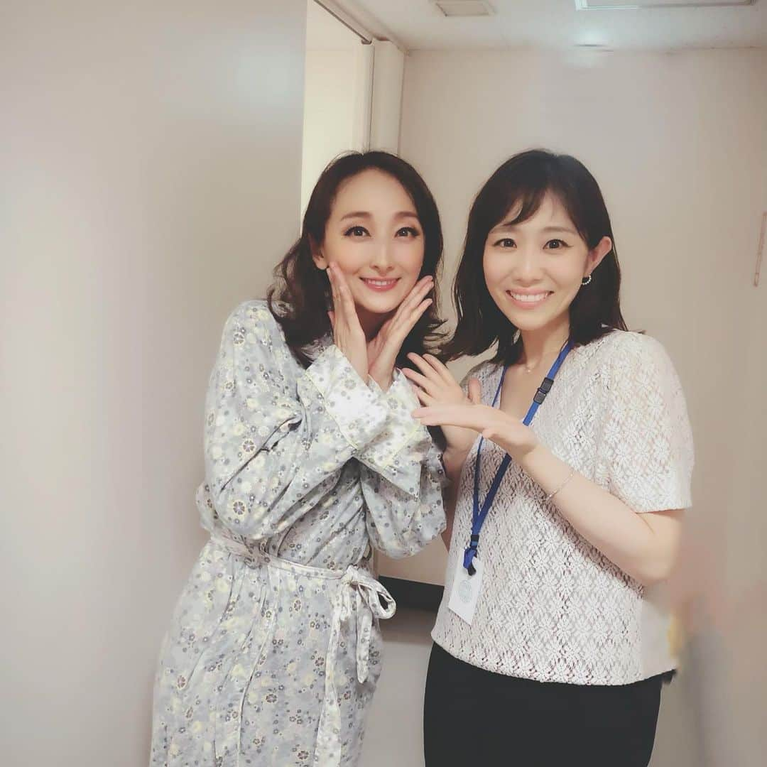 花總まりさんのインスタグラム写真 - (花總まりInstagram)「はるちゃん(笠松はるちゃん)が観にきてくれました🤗 ちょうど一年前は「シークレット・ガーデン」で一緒だったな(^^) 懐かしい✨ #エリザベート #帝国劇場」7月14日 19時47分 - hanafusamari_official