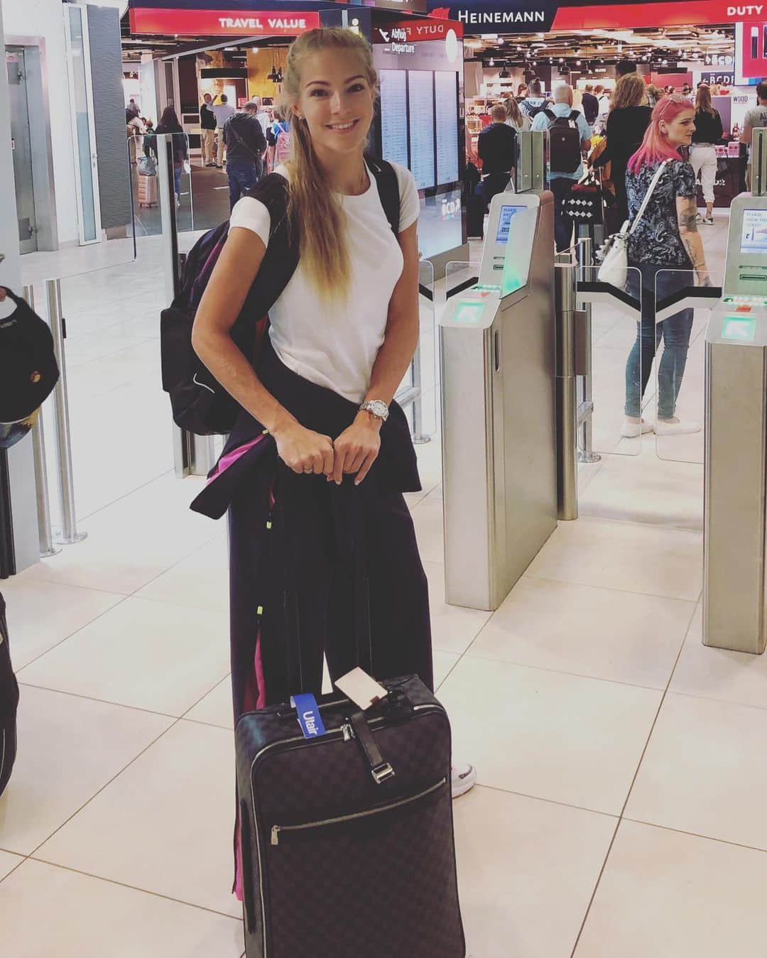 ダリヤ・クリシナさんのインスタグラム写真 - (ダリヤ・クリシナInstagram)「Another day another destination👣  Vienna 🛫🛬Moscow #travel #vienna」7月14日 19時49分 - dariaklishina