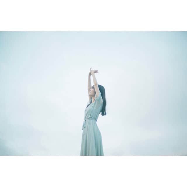 江嶋綾恵梨さんのインスタグラム写真 - (江嶋綾恵梨Instagram)「深呼吸。☁️﻿ ﻿ #photo #photography #portrait #ポートレート #空」7月14日 20時00分 - aeringoooo