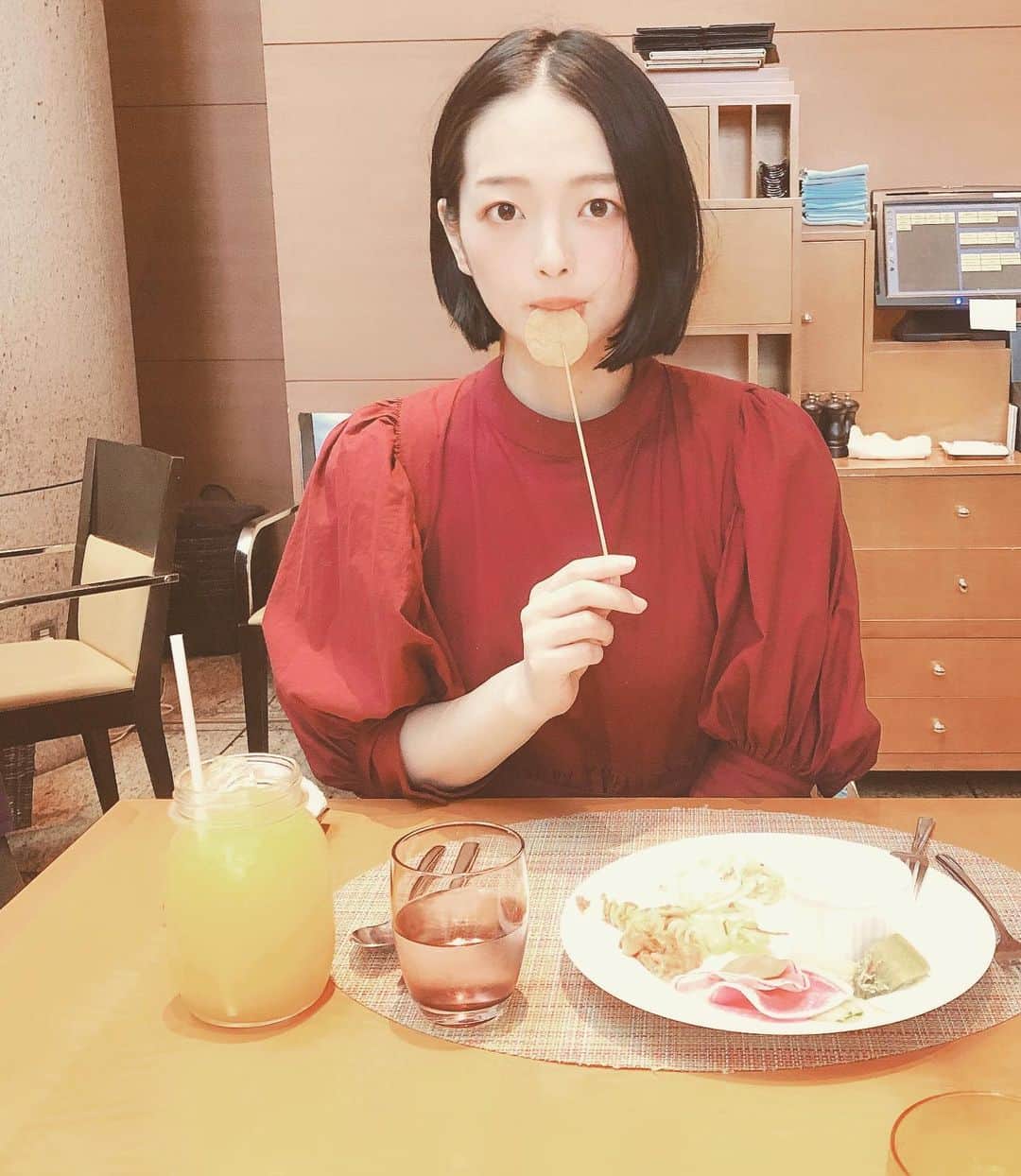 小森真理子さんのインスタグラム写真 - (小森真理子Instagram)「マンダリンオリエンタル東京にて 地中海お料理のビュッフェ...🤤✨ 一つ一つぜんぶが美味しくて完全に食べ過ぎました。自己新記録レベルで山盛り食べましてん。お昼に食べたのにまだお腹苦しい。だが後悔はナイッッ！！！！ そしていつか本場地中海旅行いきたい... 美味しいもの大好き... #マンダリンオリエンタル東京 #Ventaglio #地中海料理」7月14日 20時18分 - mariko_hiki_komori
