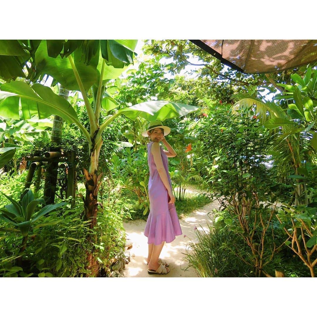 的場絢香さんのインスタグラム写真 - (的場絢香Instagram)「🏖﻿ ﻿ 来間島。﻿ ﻿ 小さい島だけど、﻿ ジャングルの中のカフェとか﻿ 映えなスムージショップとか﻿ かわいい雑貨屋さんとか﻿ いろいろあった🌴✧﻿ ﻿ 宮古島のまわりには車で行ける島が﻿ いくつもあるからドライブ楽しい~~🚘♩﻿ ﻿ __________________________________ #マトバ旅 #宮古島 #来間島 #沖縄 #ハンモック #スムージー #映え #miyakojima #kurimajima  #aozoraparlor #panipani」7月14日 20時19分 - ayaka_matoba