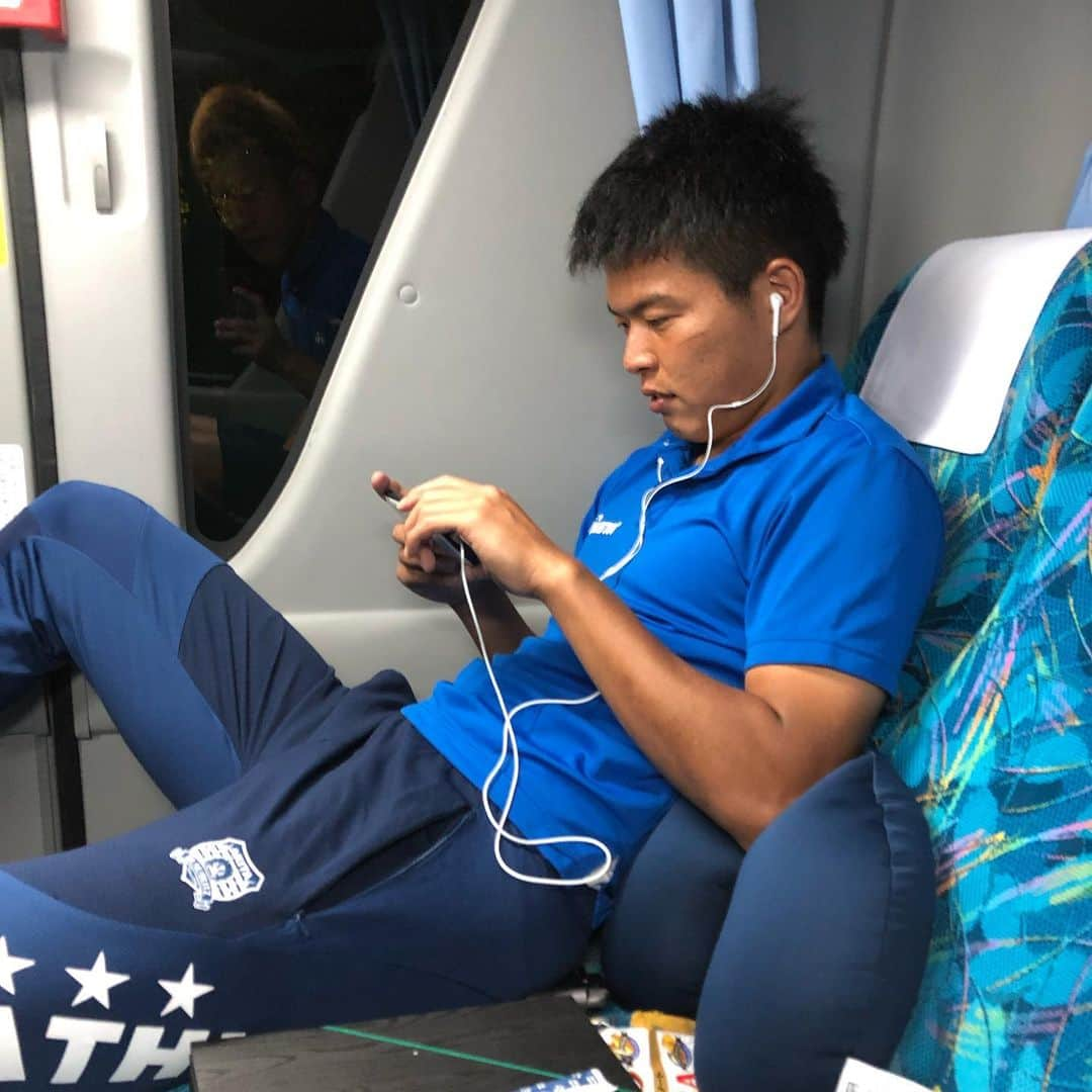 松本拓也さんのインスタグラム写真 - (松本拓也Instagram)「vs Y.S.C.C.横浜 2-１ win  あずきナイス〜！ 次の試合で前半戦 ラスト ホームで勝つ。  前泊のホテルに大石来てくれた！ 大石ロス 解消！  前座試合で、二俣川のGKのミナトくんが、Gavicのグローブ使ってて嬉しくて声かけちゃった。笑」7月14日 20時15分 - official.matsu