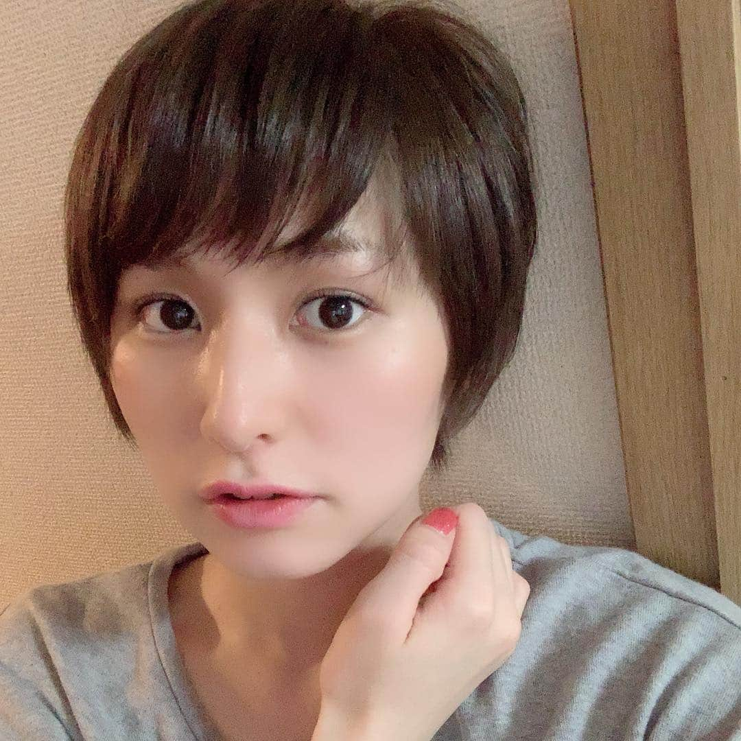 湊あかねさんのインスタグラム写真 - (湊あかねInstagram)「まつ毛パーマ、美容室メンテナンスデイ。 れいことお茶もしたよ🍵  #まつ毛パーマ  #ショートヘア  #ブリーチ  #色抜けてきたらいい感じなりそう  #透明感カラー」7月14日 20時27分 - akanesakae