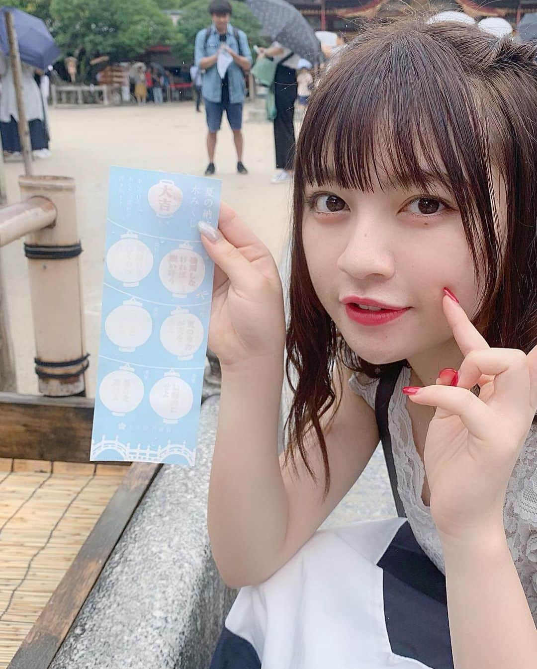 廣川奈々聖さんのインスタグラム写真 - (廣川奈々聖Instagram)「．﻿ ﻿ ﻿ 地元に帰ってきた！﻿ 今日は、いつも行ってる大宰府天満宮に行ってきたよ〜☺︎⛩❤︎﻿ ﻿ ﻿ 太宰府は何回行ってもまた来たくなる不思議な場所、、、﻿！ ﻿ ﻿ #水みくじ っていう﻿ 季節限定と思われるおみくじをやってみたら大吉だったからテンションあがった🥺🎐うれぴ﻿ ﻿ ﻿ ﻿ ･﻿ ･﻿ ･﻿ ﻿ #ななせのふく #福岡 #太宰府天満宮 #大宰府 #おみくじ #ヘアピンアレンジ #lerevevaniller  #ootd #雨の日コーデ」7月14日 20時20分 - nanaseven7_u_u