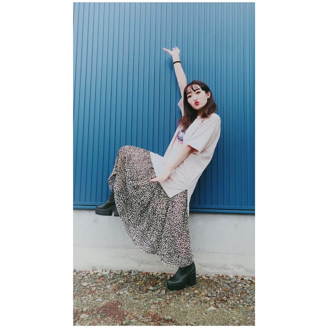 のインスタグラム：「日曜日はゆっくり休めたかな〜？( ¯꒳¯ )  スカート ▹ VENCE EXCHANGE」