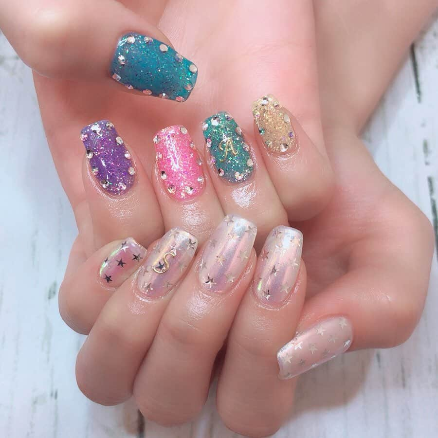 園田みおんのインスタグラム：「⁎﻿ ﻿ New nails 💅🏻💕﻿ ﻿ ﻿ ﻿ 右手はカラフルなキャンディ イメージ﻿ 左手はシンプルにきらきら星 イメージ﻿ ﻿ ( 写真だと色味がうまくつたわらないの悲しい😿 )﻿ ﻿ ﻿ ﻿ アシメネイル﻿ めちゃくちゃかわいい ☺︎︎﻿ ﻿ ﻿ ﻿ ﻿ ネイルの担当は﻿ CARRY 渋谷店の中山さん 🧸❤️﻿ ﻿ いつもありがとうございます ✩.*˚﻿ ﻿ ﻿ ﻿ #gelnails#ジェルネイル﻿﻿ #squarenails#スクエアネイル  #nail#nails#ネイル#アシメネイル  #パステルネイル#キラキラネイル ﻿ #CARRY#渋谷#shibuya」