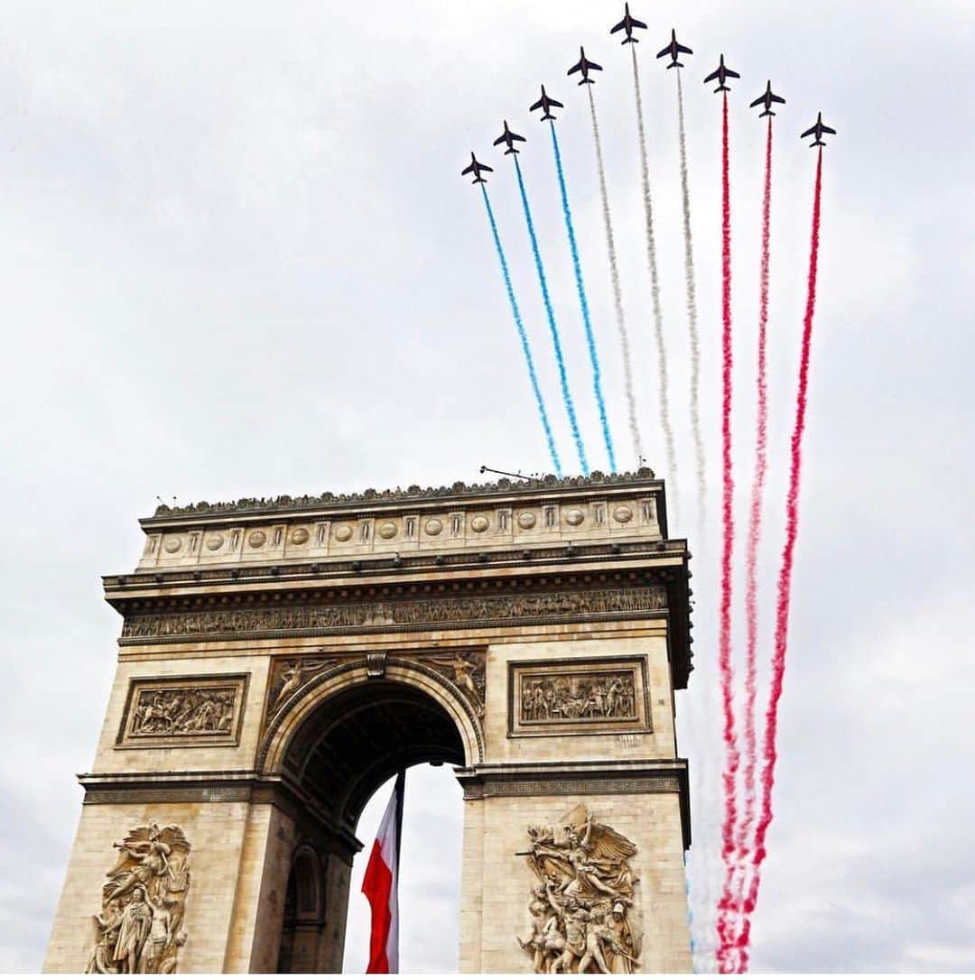 ジャン＝エリック・ベルニュさんのインスタグラム写真 - (ジャン＝エリック・ベルニュInstagram)「Bonne fête nationale à tous! Big day ahead, let’s go get it 👊🏼🌟🌟🇫🇷🇫🇷🇫🇷 #14juillet #bastilleday」7月14日 20時41分 - jeanericvergne