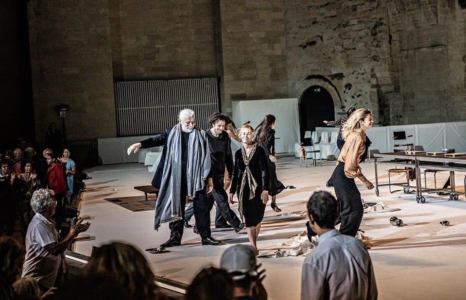 エマニュエル・ベアールのインスタグラム：「End of a beautiful adventure......😥 rendez vous en septembre ... c’était merveilleux. #palaisdespapesavignon 🙏🏻」