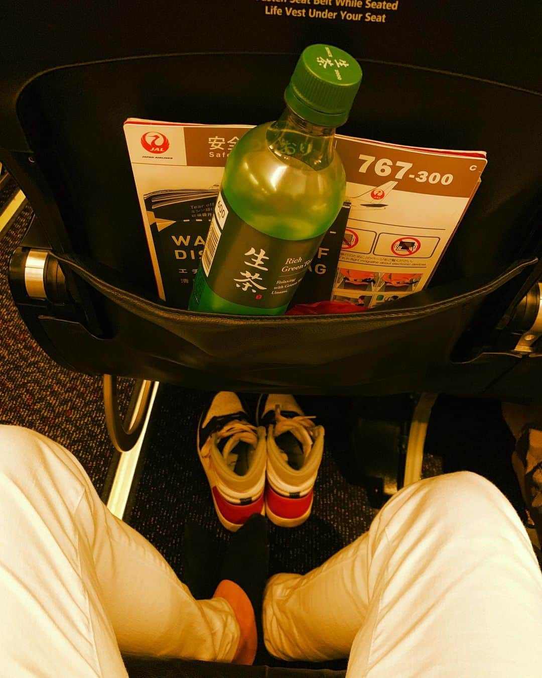 中澤卓也さんのインスタグラム写真 - (中澤卓也Instagram)「飛行機のWi-Fiってほんと便利よね、移動しながら仕事が出来るのが最高。さてさて、明日は地元の新潟へ。あるパーティーにお招きいただきました、精一杯歌います🎤 明日のステージも楽しみだ✨ #飛行機のwifi #感謝だ #移動しながらの仕事が最高 #明日は新潟 #地元 #茜色の恋 #中澤卓也」7月14日 20時48分 - takuya_nakazawa.118