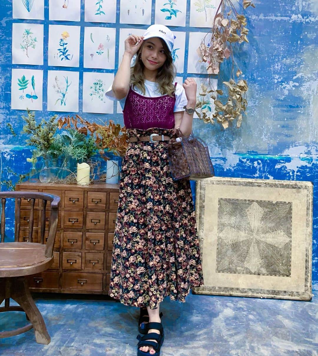 芦住彩來さんのインスタグラム写真 - (芦住彩來Instagram)「いつかの。🥀💜 可愛いスタジオだったので コーデを撮ってもらったよ😏 ・ ・ cap … @ekalosangelesjapan  tops … @uniqlo @berge co.ltd., bottom … 古着 shoes … @fabbyfabby_tokyo  bag … @accommode ・ #ACCOMMODE #eka #コーデ #カジュアル  #パープルコーデ  #クリアバック #bag  #サンダルコーデ  #サンダル女子」7月14日 20時52分 - i._am_sarah