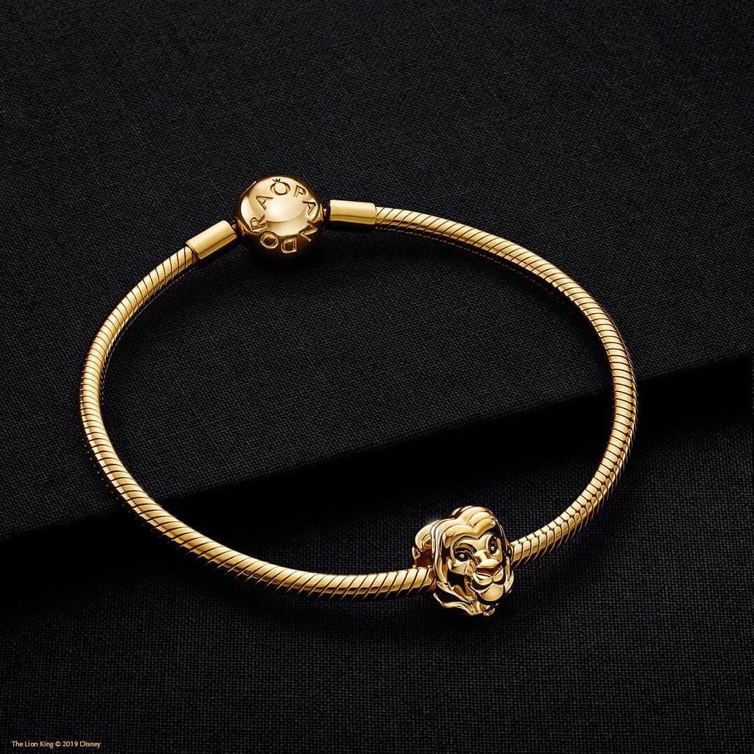 PANDORAさんのインスタグラム写真 - (PANDORAInstagram)「Celebrate the release of Disney's The Lion King with Pandora’s new collection, including a limited-edition Disney’s Simba charm in Pandora Shine. See #TheLionKing only in theatres. #DISNEYxPandora  #PandoraShine」7月14日 21時02分 - theofficialpandora