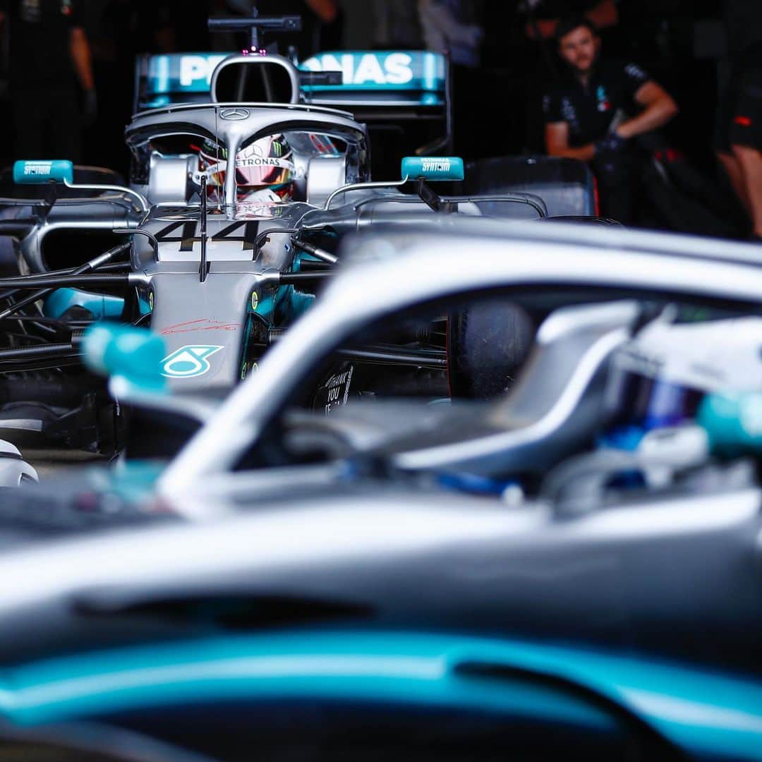 MERCEDES AMG PETRONASさんのインスタグラム写真 - (MERCEDES AMG PETRONASInstagram)「Double trouble! 🔥🔥 Firing up the beasts for the #BritishGP! It’s an all-silver front row at Silverstone, but who’s taking the big trophy home today... 👇 • #MercedesAMGF1 #Mercedes #AMG #F1 #PETRONASmotorsports #LH44 #VB77 @petronasmotorsports」7月14日 20時58分 - mercedesamgf1