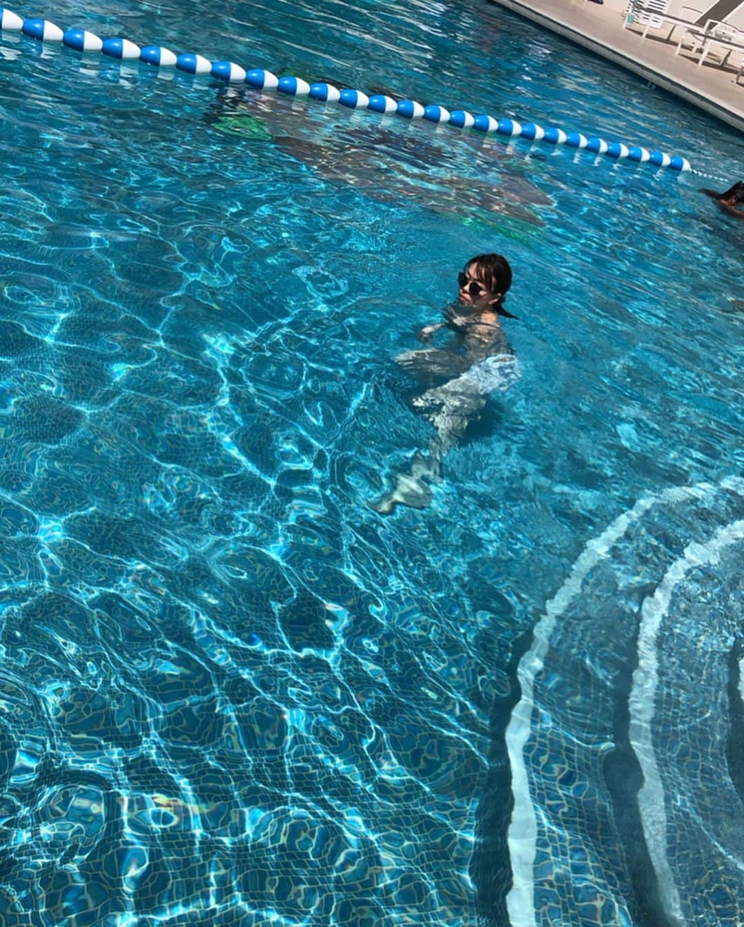 中川愛海さんのインスタグラム写真 - (中川愛海Instagram)「hawaii🌺part8 めぐとプール！昨日買った水着を早速！ よく泳いでよくはしゃぎました！ 夜ご飯まで時間が近かったから運動！ @ami_nakagawa_  #中川愛海 #hawaii #amyuranhawaii #ilikaihotelandluxurysuites」7月14日 21時01分 - ami_nakagawa_