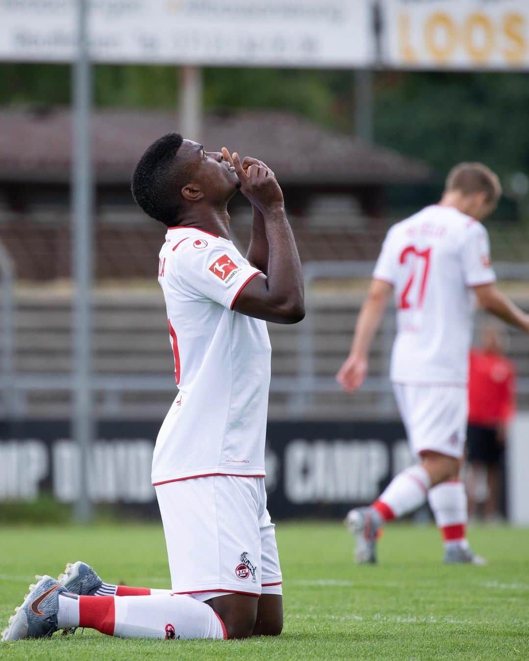 1.FCケルンさんのインスタグラム写真 - (1.FCケルンInstagram)「Dreierpack @jhoncordoba9. ⚽️⚽️⚽️ Der #effzeh führt beim @ssvreutlingen05 mit 3:0. 🔴⚪️ #Trainingslager #Testspiel #Köln #Kölle」7月14日 21時01分 - fckoeln