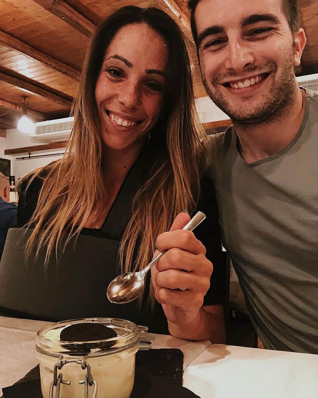 ニコーレ・デラ・モニカのインスタグラム：「Infortunata ma fortunata per avere al mio fianco una persona così che si prende cura di me e mi porta da @beatotemilano per coccolarmi con il tiramisù agli Oreo!!!! 😍😍😍 I feel so lucky!!! It’s going to be a fast recovery I’m sure!!! #beatotemilano #oreotiramisu #coccole #cuddles #food #imlucky #love」