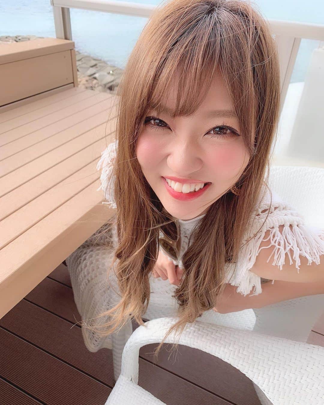 いっちゃん/嶋津 いつみのインスタグラム：「. . 断捨離始めたのはいーけど 変なスイッチ入ってもて ちっとも終わる気配ない🤪💨💨💨 . . . . なんならニトリ行って 新しい収納とか買ってもーてる🤷🏻‍♂️✨ . . . . . とりあえず、ゴミ袋4つ分の服は いったい何処からやって来たのか…はて？🙄 . . ちっとも減ってない気がするんやけど👉🏻👈🏻笑 . . . . . . . #関西  #関西サロモ  #サロンモデル #サロモ #いっちゃん  #フリーモデル #関西モデル  #あざといっちゃん #かわいっちゃん #いっちゃんコーデ #ブライダルモデル #アレンジモデル #ヘアカラー  #ヘアアレンジ #ootd #撮影依頼受付中 . . . . . . . .  7月8月のお仕事依頼受付中です🧚🏻‍♀️💜」
