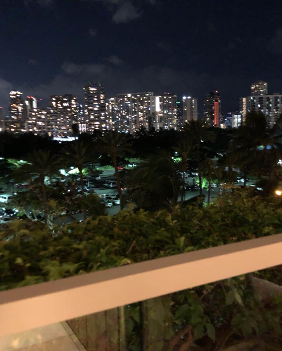 中川愛海さんのインスタグラム写真 - (中川愛海Instagram)「hawaii🌺part13 @paris.hi  最高なディナーの後はトランプホテルのBARにてハッピーアワー！ なおみちゃんも合流してなおみちゃんがハッピーアワーを教えてくれたのー！ チーズプレートボリュームすごかった！いやすめのおむすびは翌日に…  @ami_nakagawa_  @meg_to_u  #中川愛海 #hawaii #amyuranhawaii #parishawaii」7月14日 21時08分 - ami_nakagawa_