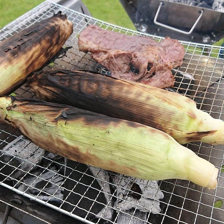 渡辺めぐみさんのインスタグラム写真 - (渡辺めぐみInstagram)「川崎競馬場で、楽しい仲間とBBQでした😊👍⤴️⤴️⤴️ 毎年恒例です⤴️⤴️⤴️⤴️ 子供たちの成長に、びっくりです😌💓 一年で、ものすごく成長する😁❤️❤️❤️😁 皆､可愛くて良い子に育ってる⤴️⤴️⤴️⤴️⤴️👍👍👍 仲間っていいよね😁❤️👍 女子だけの写真、なんかいい⤴️⤴️⤵️ BBQも、最高でした⤴️⤴️⤴️⤴️⤴️ #bbq🍖 #川崎競馬場 #川崎競馬場#仲間#とうもろこし #美味しい #肉 #焼きそば#筋トレ#筋トレ女子#instagrammer #instagramjapan #instagram #instagramgood #instagramlike@marilin125」7月14日 21時09分 - meguheart