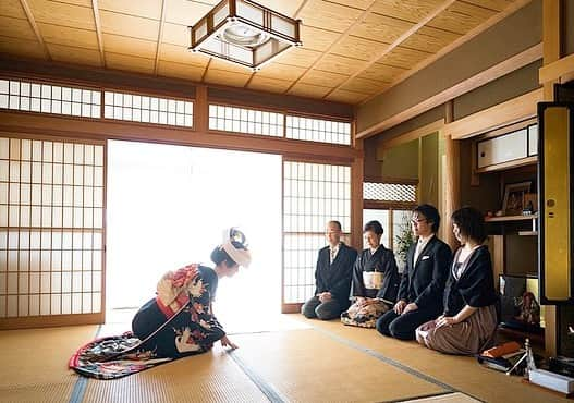 プレ花嫁の結婚式準備アプリ♡ -ウェディングニュースさんのインスタグラム写真 - (プレ花嫁の結婚式準備アプリ♡ -ウェディングニュースInstagram)「感動でいっぱい💓一生残るものにしたい素敵なウェディングフォト9選✨ . . ➸➸➸➸➸➸➸💒➸➸➸➸➸➸➸ 同じ式場の卒花嫁さんの 本物の料金&見積もり&写真が見れる✨ . #ウェディングニュース式場検索 👰 . アプリ： @weddingnews_editor web版： @weddingnews_concierge ➸➸➸➸➸➸➸➸➸➸➸➸➸➸➸➸ . . こちらのお写真は @ellepupa さんからリグラムさせていただきました🌟 #ウェディングニュース のタグにお写真を投稿してくださり、ありがとうございました😊✨ . . . 結婚は #夫婦 の始まり💕大切な瞬間だからこそ一生残る素敵なものにしたいですよね😊✨ . カバーはおふたりの表情にグッとくる✨ #感動 的な #ウェディングフォト 💓 . 堪えきれず涙した #新郎 さんをみて花嫁さんも涙😢 . 今までの思い出や #感謝 の気持ちが溢れたそんな瞬間を残した素敵なフォトです☺️💕 . 他のフォトも素敵なので、ぜひスワイプ👉🏻してみてくださいね✨♩ . . . ＼📷投稿お待ちしています／ . 花嫁はもちろん、業者さんも大歓迎✨ アナタのお写真をご紹介してもOKという方は、ぜひ #ウェディングニュース にお写真を投稿してください💕 . . ⬇︎関連アカウント⬇︎ . 💒式場検索 【 @weddingnews_concierge 】 👰マイレポ花嫁 【 @weddingnews_brides 】 . . その他、編集部からの連絡専用 @weddingnews_contact や、スタッフ個人の連絡用として @WN_xxxx（xxxは個人名）があります💕 . ………………………………………… ❤️WeddingNewsとは？ . 花嫁のリアルな”声”から生まれた 花嫁支持率No1✨スマホアプリです📱💕 . . 🌸知りたい… #結婚式準備 に役立つ記事を毎日150件配信中♩ . 🌸見たい… インスタの #ウェディング 系投稿TOP100が毎日チェックできる＊IG画像の複数ワード検索も可♩ . 🌸叶えたい… #結婚式 関連の予約サイトが大集合♩ . 🌸伝えたい… 自分の結婚式レポ『マイレポ』が簡単に作れる♩卒花嫁のレポが読める♩ . . @weddingnews_editor のURLからDLしてね✨ . . . #プレ花嫁 #結婚  #花嫁  #ウエディング  #プレ花嫁準備 #2019秋婚 #フォトウェディング #前撮り #結婚写真  #卒花レポ #写真好きな人と繋がりたい #プレ花嫁さんと繋がりたい #新郎新婦 #プロポーズ  #カップルフォト  #ロケーションフォト  #カップル」7月14日 21時13分 - weddingnews_editor