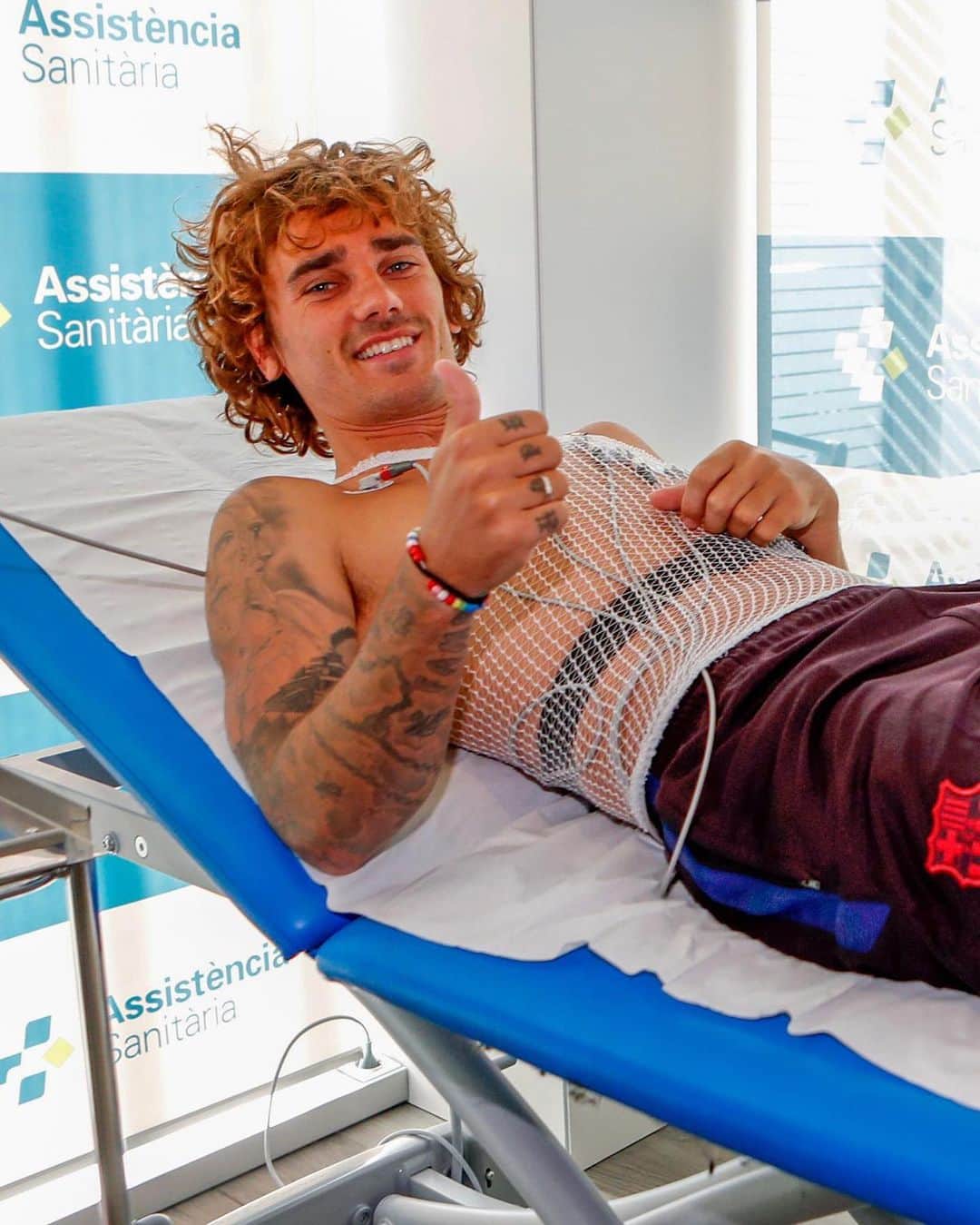 FCバルセロナさんのインスタグラム写真 - (FCバルセロナInstagram)「💪 Boys are back ✅ Medical exams」7月14日 21時17分 - fcbarcelona