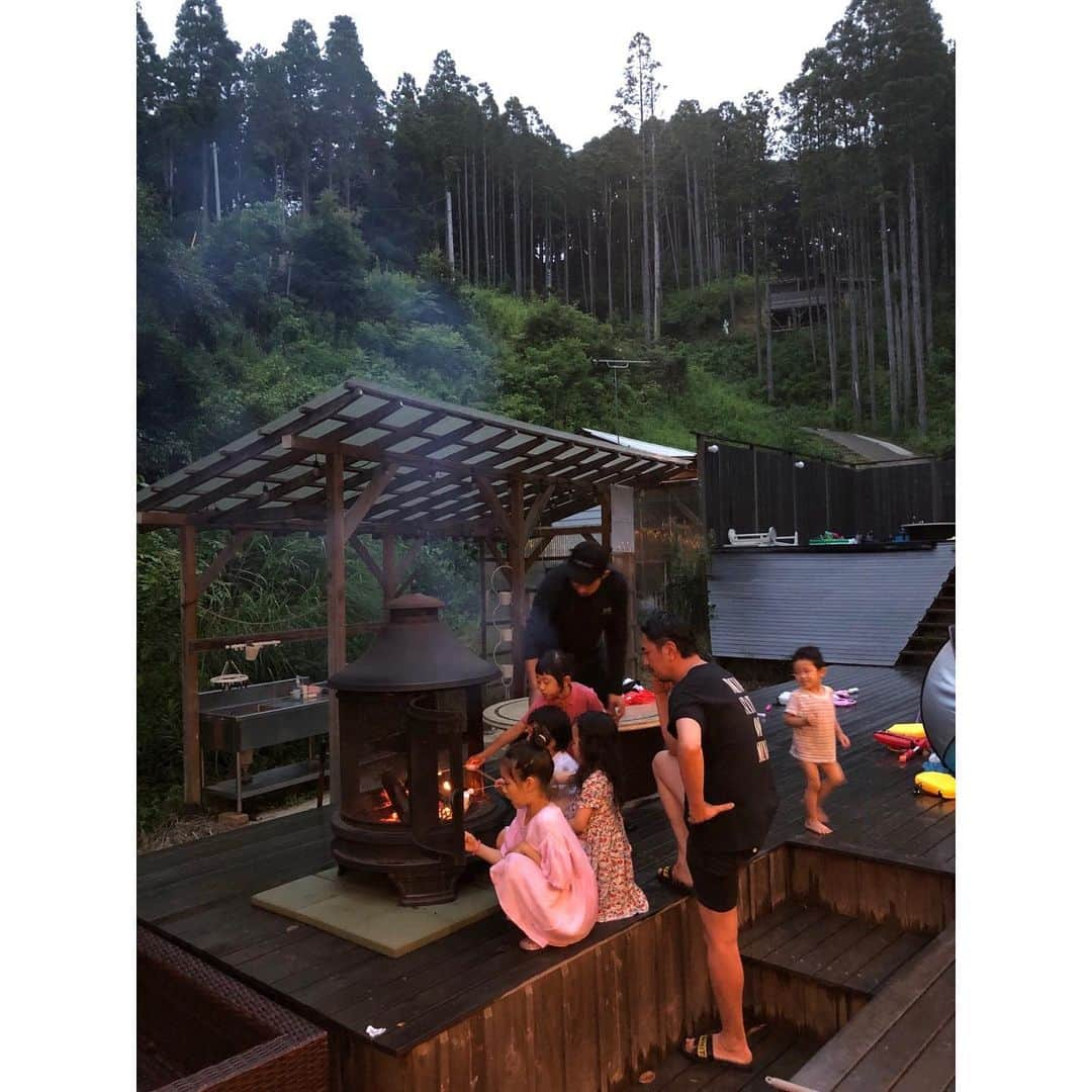 松本恵奈さんのインスタグラム写真 - (松本恵奈Instagram)「休日はいつもの大好きfamのみんなでキャンプ🏕子供達の笑顔がキラキラ眩しすぎて見てるだけで幸せな時間だった♡ #チームvery #キャンプ初日」7月15日 2時47分 - ena1123