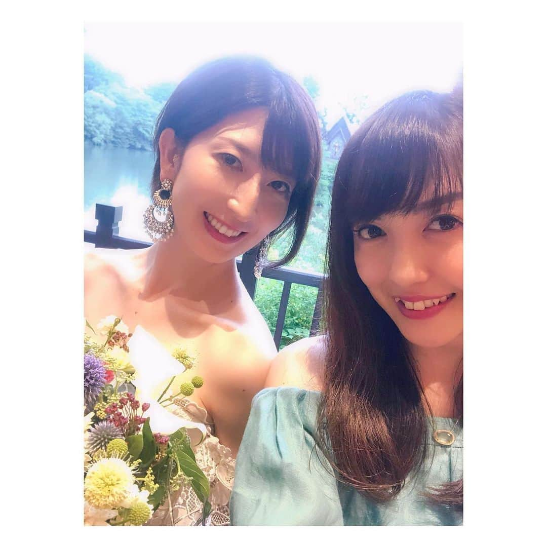 高橋万里恵さんのインスタグラム写真 - (高橋万里恵Instagram)「*﻿ この連休は従妹の結婚式で軽井沢へ🌲✨﻿ .﻿ 実は大家族な私😆﻿ 生まれた時からずっと一緒だった自慢の従妹です😆﻿ 子供の頃は金魚のフンの様に毎日後ろを歩き、﻿ 真似っこをして、大人になっても一緒に過ごして😎﻿ .﻿ 一度も喧嘩しなかったのは、いとこが忍耐強く﻿ 私のワガママを許してくれたからですw﻿ 幸せな週末となりました😊﻿ .﻿ そして明日は11時半から﻿ 「菌活Project 2019 ﻿ Summer Breeze Songs presented by ホクト」﻿ をお送りします😊😊﻿ . #軽井沢 #結婚式 #大家族 #幸せな週末」7月14日 21時30分 - marie__takahashi