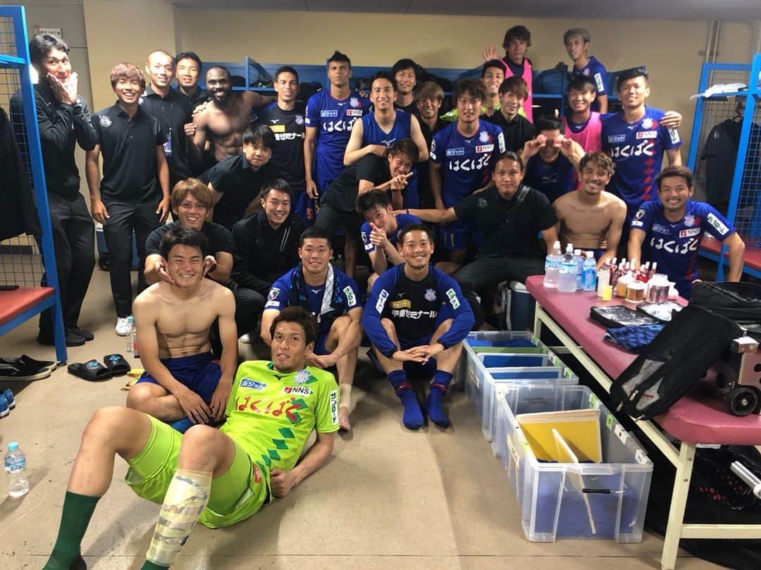 のインスタグラム：「愛媛FC戦。  応援ありがとうございました。  後半戦良いスタートきれた。 ここから！  やっぱ勝つって最高。  同い年のめっちゃ仲良い… まぶだちんこにも会えました笑 ズッ友だわ笑  #ventforet #ventforetkofu #ehime #ehimefc #武岡優斗 #No41 #41 #YUTO41 #現場からは以上です🙏」