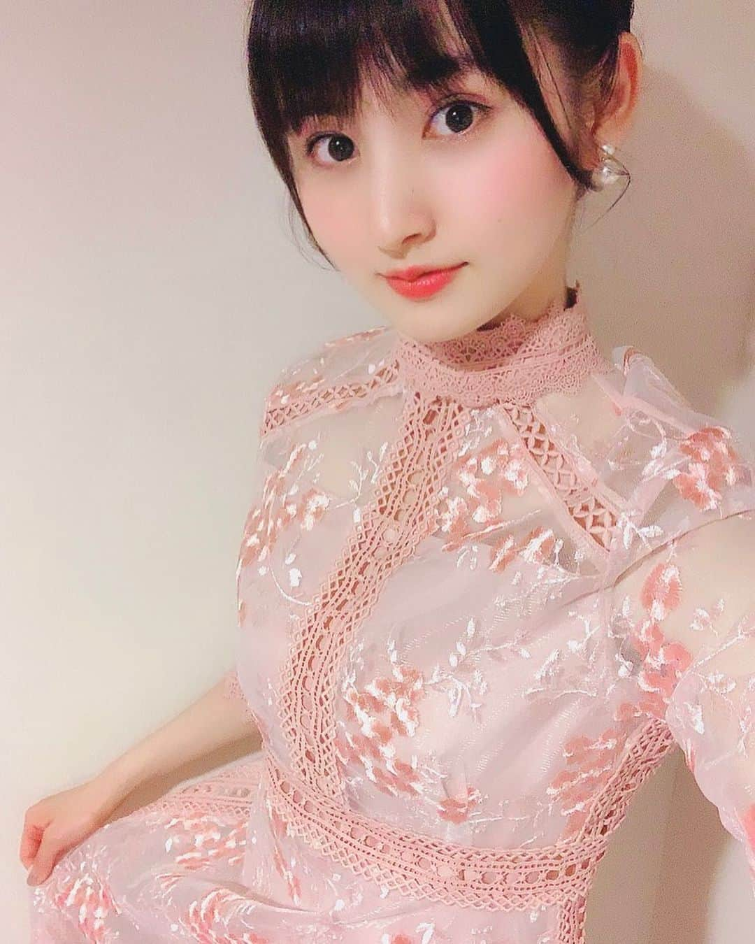 大久保聡美さんのインスタグラム写真 - (大久保聡美Instagram)「1年ぶりくらいに会えたしーちゃん💛 ユウちゃんもしーちゃんも久しぶりな感じがしないね🤣 美しさに磨きがかかっていたよ(*⁰▿⁰*)💫 . ドレスは今日のために新調しましたっ👗 #披露宴 #セラミュ #dress」7月14日 21時38分 - stm_o_