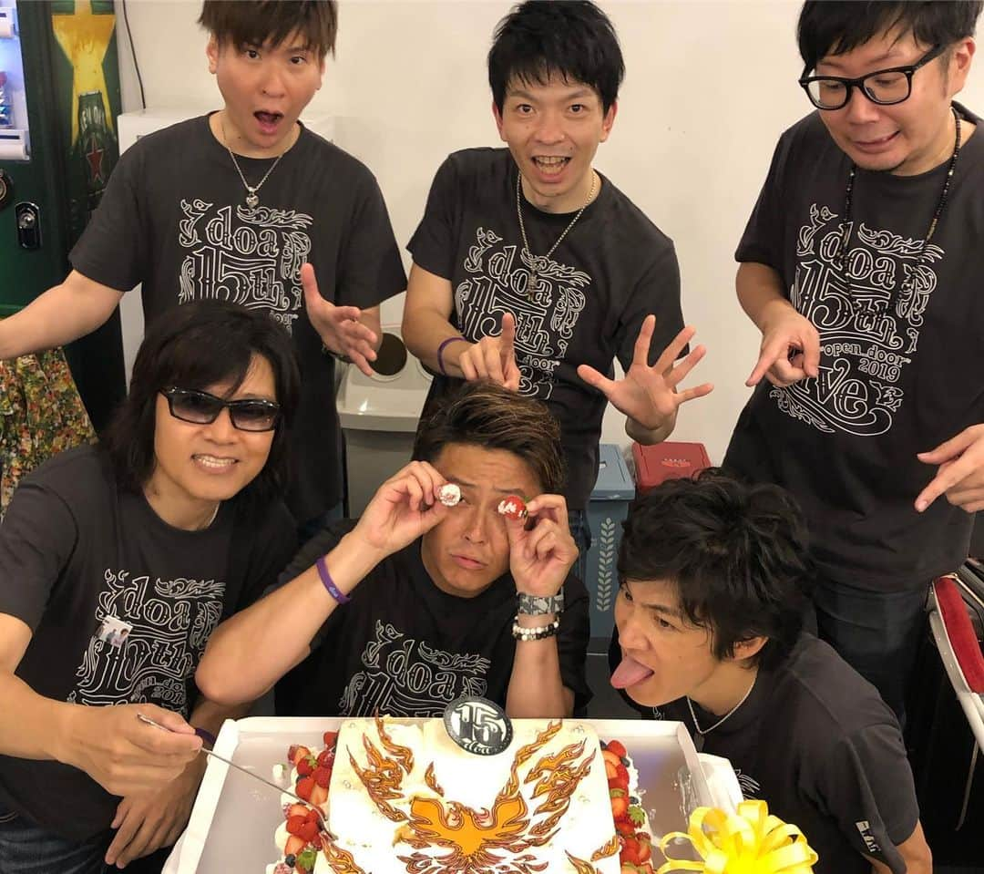 吉本大樹さんのインスタグラム写真 - (吉本大樹Instagram)「#doa 15周年記念ツアー < doa 15th Best Tour “open_door” 2019> 開幕戦、東京赤羽ReNYだん！ 熱かった！熱苦しいくらいやった！🤣💦（笑） メジャーデビューから15年という今日、一緒に過ごしてくれた皆さん、最高にありがとう！🤘🏻サプライズもね🙏🏻 感謝感謝 x ∞なまたまた思い出に残るライブとなりました！Huge thanx!!! 明日は名古屋で暴れるがや🤪」7月14日 21時43分 - hiroyoshimoto