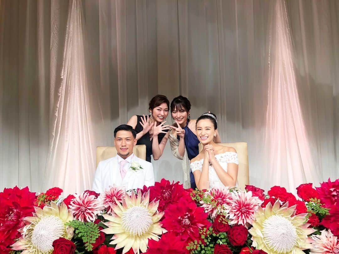 樋浦結花さんのインスタグラム写真 - (樋浦結花Instagram)「・ 愛するユウの 結婚式でした👰💕💕 @takahashiyu.official  @hirotakaurabe ・ ユウ、ひろくん 本当におめでとう🥺🙏💖✨💓 ・ 花嫁が美しすぎて👰 2人の笑顔がキラキラすぎて とっても心が満たされた🥺❤️ ・ ・ 2人で笑顔の絶えない しあわせな家庭を作ってね😉❤️ ひろくん！！ 涙もろくて情に厚くて正直者で心の底から優しいユウの事 よろしくお願いします🥺🙏💘💘 ・ ・ #高橋ユウ #卜部弘嵩 #wedding #目黒雅叙園 #ひうら姉妹 #樋浦姉妹」7月14日 21時45分 - hiura_yuika