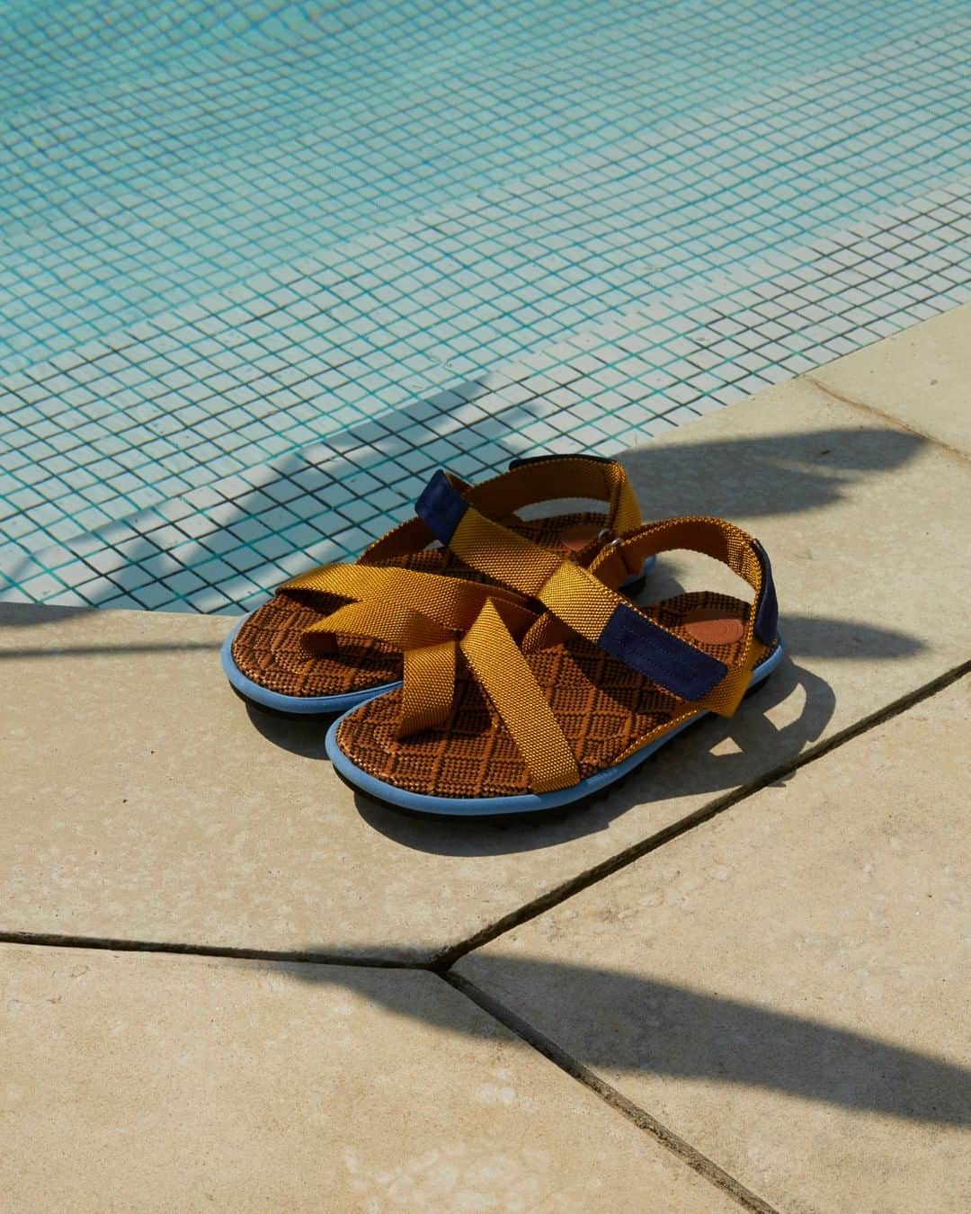 MR PORTERのインスタグラム：「Love them or hate them? Chunky sandals are having a moment.⁠ -⁠ Head to the link in bio. to discover our favourite pairs, like these ones from @driesvannoten」