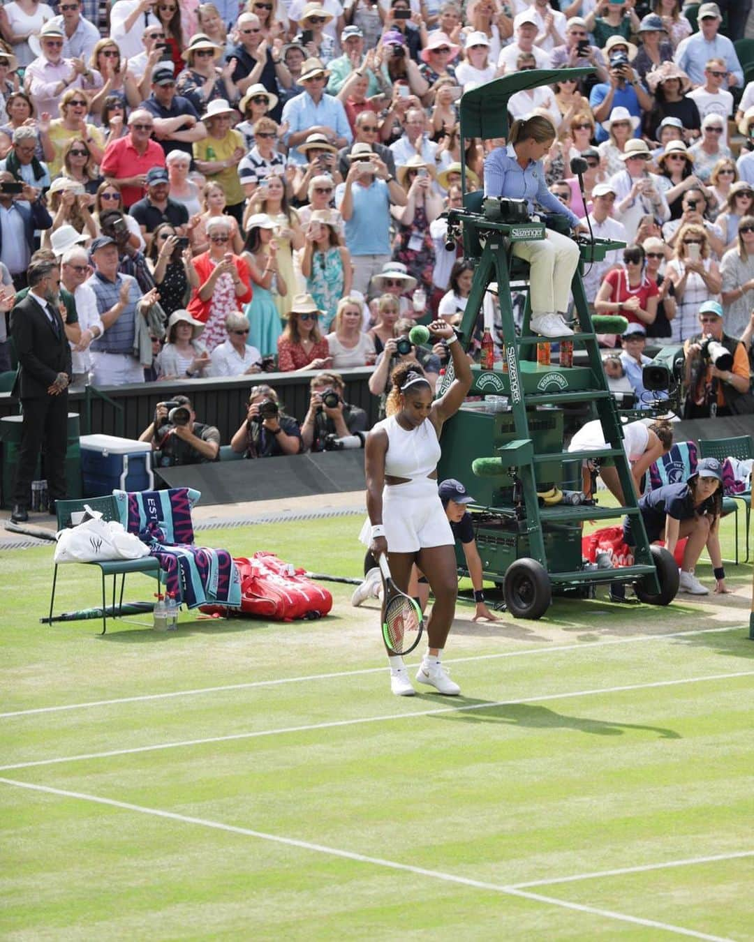 セリーナ・ウィリアムズさんのインスタグラム写真 - (セリーナ・ウィリアムズInstagram)「What a fun 2 weeks for me!! Congrats to Simona who was the best player at this year’s Wimbledon. Everyday I am a step closer! Thank you everyone for all the support I truly love you all xxx」7月14日 22時00分 - serenawilliams