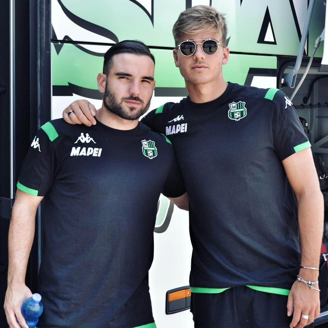 USサッスオーロ・カルチョさんのインスタグラム写真 - (USサッスオーロ・カルチョInstagram)「In partenza per Vipiteno 🚌  #ForzaSasol 🖤💚」7月14日 22時07分 - sassuolocalcio