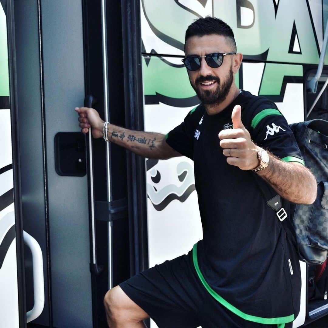 USサッスオーロ・カルチョさんのインスタグラム写真 - (USサッスオーロ・カルチョInstagram)「In partenza per Vipiteno 🚌  #ForzaSasol 🖤💚」7月14日 22時07分 - sassuolocalcio