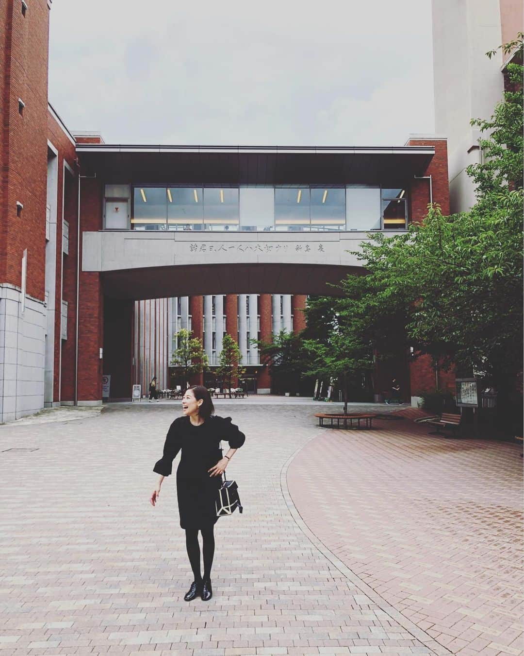 末吉里花さんのインスタグラム写真 - (末吉里花Instagram)「同志社大学で講義をさせていただきました。美しいキャンパスと恵まれた環境で勉強ができる学生たちが羨ましい！ここ最近、京都や大阪など関西方面でエシカルが盛り上がってきている熱を感じます。全国的に広がっていくことを期待しつつ、より一層積極的に活動していこうと、気合を入れました！Gave a lecture about ethical consumption at Doshosha University in Kyoto. #ethical #doshisha #doshishauniversity #kyoto #ethicalassociation #lecture #エシカル #同志社大学 #同志社大学今出川キャンパス #エシカル協会 #着ているのはオーガニックコットンワンピース #skinaware #エシカルファッション #オーガニックコットン」7月14日 22時22分 - rikasueyoshi