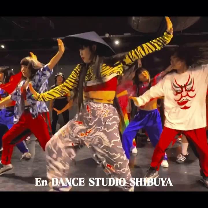 のインスタグラム：「MEGATRON🏮@nickiminaj  Choreographer @honokamoriyama_official Dancer @honokamoriyama_official with my sisters and kids and everyone From Tokyo Japan👸🏻🇯🇵⛩👘🏮🔥Tag▶︎ @nickiminaj #Megatron #Megatronchallenge #nickminaj #HonokaMoriyama We are Japanese🇯🇵 #HonokaMoriyamacrew #Tokyo #Japan #Dance #chrisstokesyougotserveddancechallenge」
