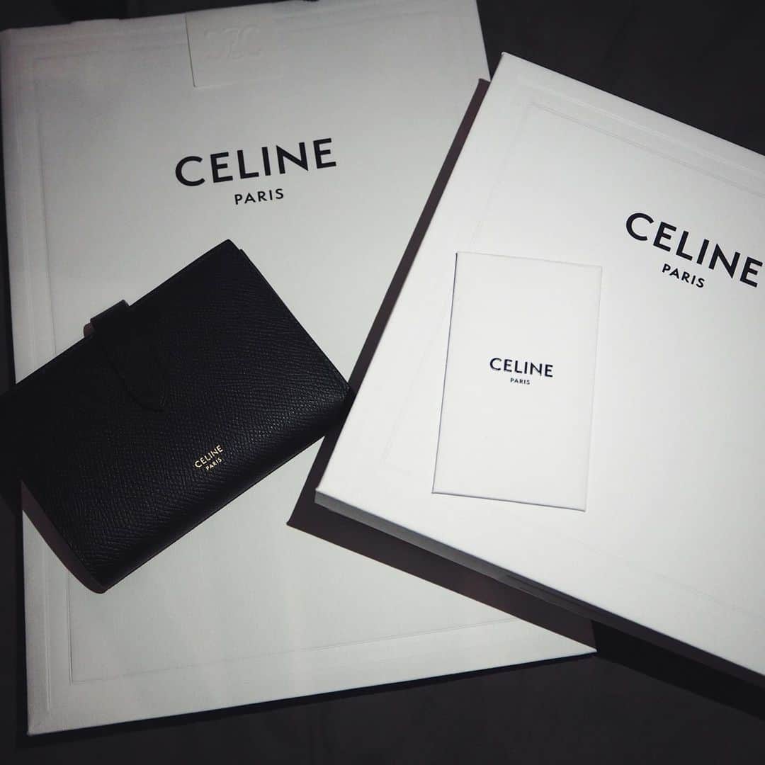 みっきーのインスタグラム：「🆕相棒。﻿ ﻿ ﻿ ﻿ ﻿ ﻿ #celine﻿  #newin  #新入り  #財布﻿ #wallet﻿ #miiiiickystyle﻿ #上質code﻿」