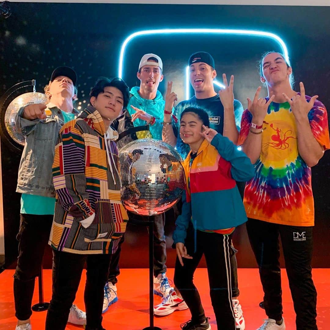 Niana Guerreroさんのインスタグラム写真 - (Niana GuerreroInstagram)「had so much fun performing here at #vidcon 🇺🇸😆 with the awesome talented @thewilliamsfam! #vidconus #vidcon2019」7月14日 22時45分 - nianaguerrero