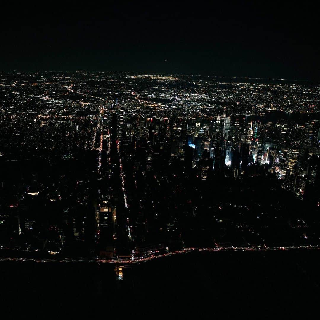 TIME Magazineさんのインスタグラム写真 - (TIME MagazineInstagram)「A massive power outage hit #NewYorkCity on July 13, on the anniversary of the 1977 blackout that affected much of the city. Con Edison attributed the failure to a substation around 6:45 p.m., @apnews reports, but the exact cause wasn't yet known until an investigation is finished. Electricity was restored by about midnight. The blackout affected the whole subway system, with four major Manhattan stations closed, including Columbus Circle and Rockefeller Center. In these photographs: #RadioCityMusicHall is seen with lights out, and much of #Manhattan's Midtown West and Upper West Side neighborhoods are seen from above without power. Read more at the link in bio. Photographs by David Dee Delgado (@dee_bx) and @scottheins—@gettyimages」7月14日 22時55分 - time