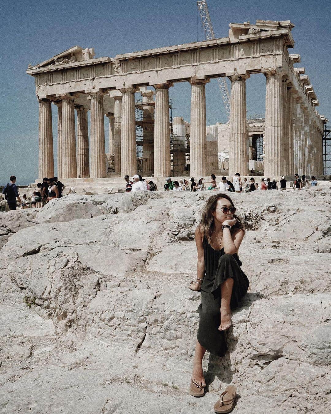 Manamiのインスタグラム：「📍Parthenon アテネのアクロポリス🏛 5年ぶりにやって来ました！ パルテノン神殿は5年前も今も ずっと修復工事をしている模様👷🏼‍♂️ #世界遺産 ㅤ 📸 @mina__37__」