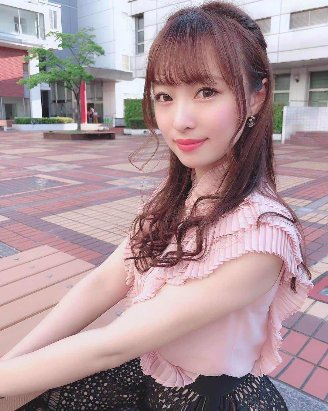 のインスタグラム：「. 明日7月15日15時16分〜メ〜テレにて放送の 「なごやイマドキ女子大白書」に 椙山女学園大学のOGとして出演します🥰💕. ぜひチェックしてください💕 #椙山女学園大学 #名古屋 #星ヶ丘 #女子校 #キャンパス #japan #japanesegirl #nagoya #OG #母校 #ハーフアップ #instalove #cindibendi #옷스타그램 #얼스타그램」