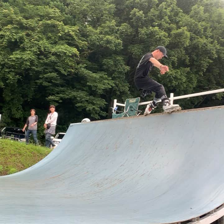安床武士のインスタグラム：「ALMOST...!! 🎥 @senaramp 🙏 @goodskates_inc  @usdskates  @canamonroad_japan  @lzbn_official  @papasu1048  #rollinrock #RIR #usdskates #usdaeon #aeon72 #goodskates #papasu #senaramp #deeport #virusjapan #inlineskate #rollerblading #keeprolling #インラインスケート #ローラーブレード #takeshiyasutoko #安床武士 #音と映像の高低差 #じゃんけん大会中に撮影 #雨でメイクするまで撮れず #また次回に」
