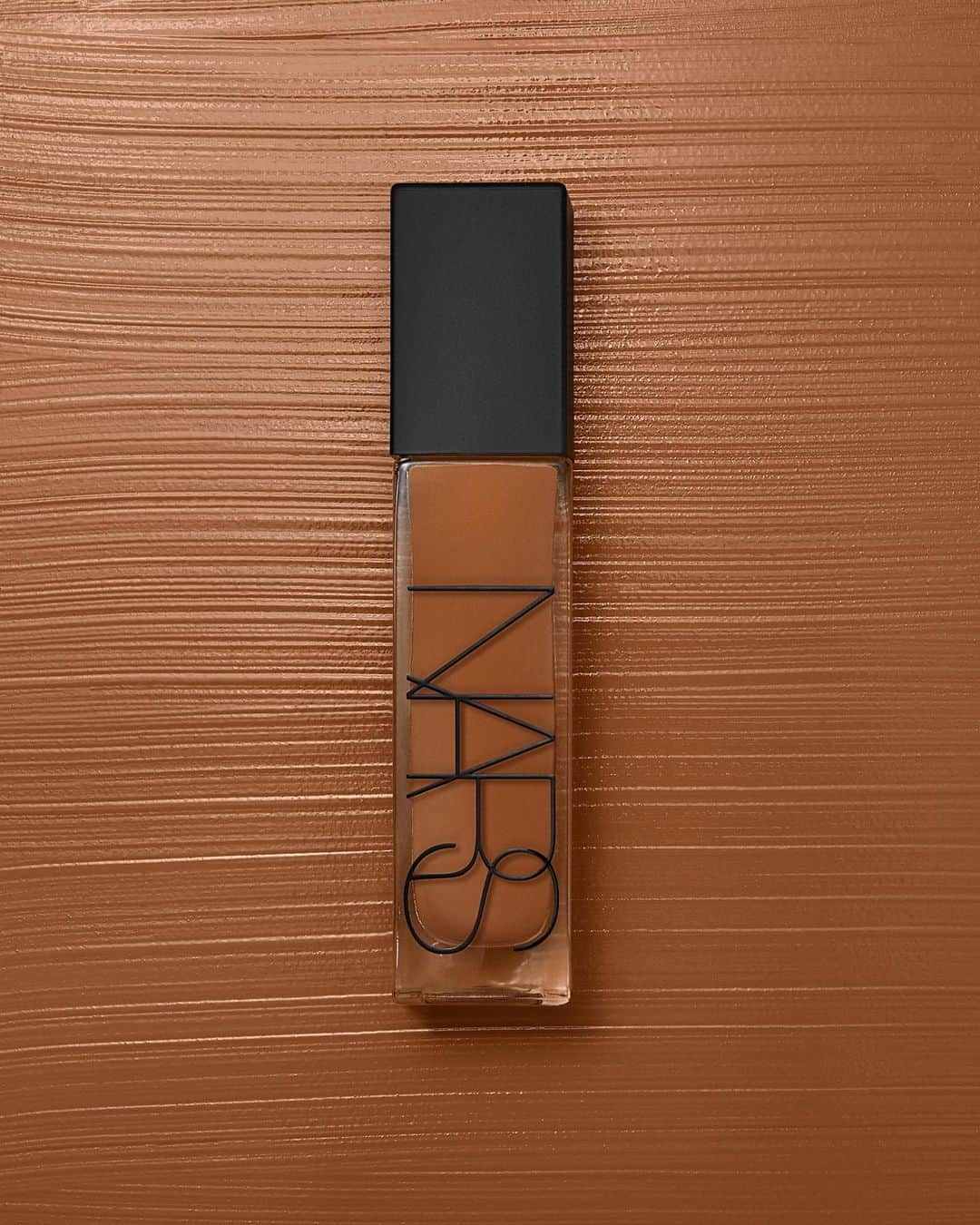 NARSさんのインスタグラム写真 - (NARSInstagram)「Longwear is finally lightweight. Find your match within 34 shades of Natural Radiant Longwear Foundation.」7月14日 23時13分 - narsissist