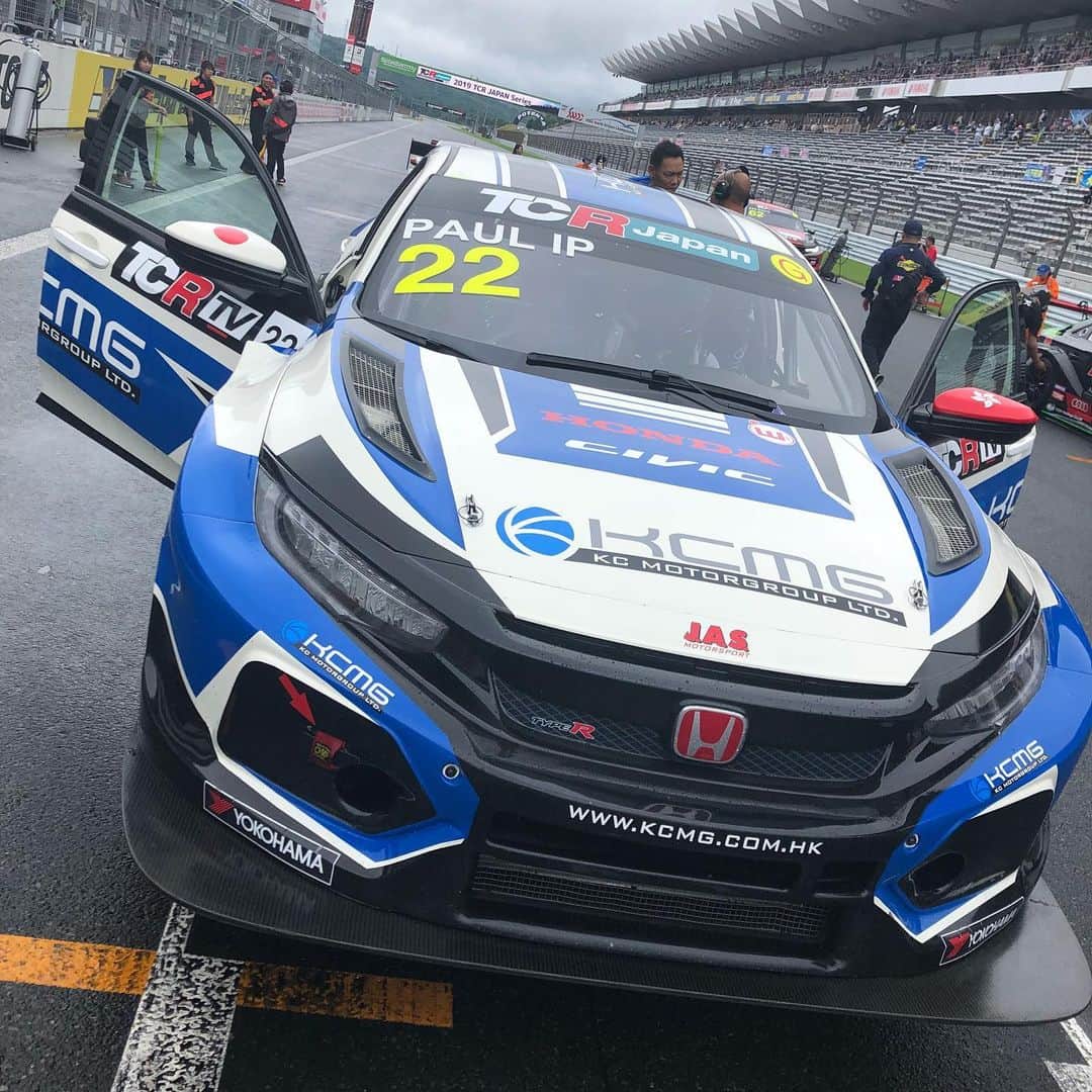 のインスタグラム：「Team KCMGの応援に！  Paulさん TCRシリーズ初表彰台獲得👏  谷口さんもスリックタイヤでチャレンジした素晴らしいレースでした！  来週のS耐もウエットかな？ エントリーリストにご注目！！」