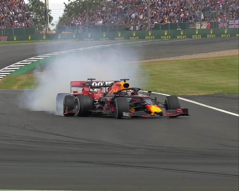F1さんのインスタグラム写真 - (F1Instagram)「😱😱😱 . #F1 #Formula1 #BritishGP #Verstappen #Vettel #Silverstone」7月14日 23時17分 - f1