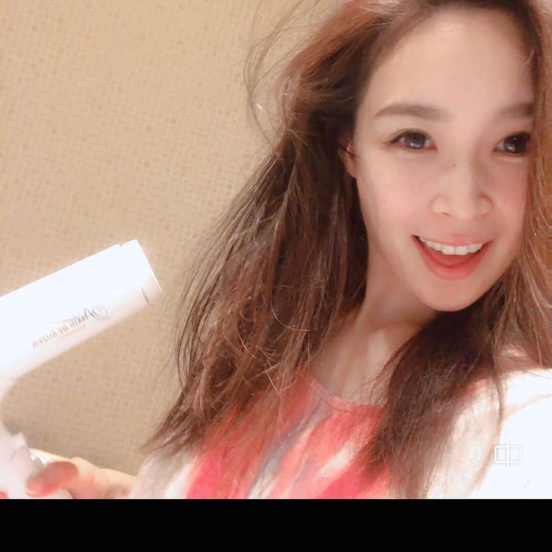 愛内里菜のインスタグラム：「髪乾かして、﻿ 洗濯物干したら﻿ 今日はイチナナ配信しまーす！笑﻿ ２３時４５分くらいかな☺️﻿ ﻿ 遅い時間の配信なので無理しないで﻿ 見てください🙏😌🌟﻿ ﻿ ﻿ #愛内里菜 改め #R として #歌手 再始動﻿﻿﻿﻿﻿﻿ #垣内りか #垣内倶楽部 ﻿﻿﻿﻿﻿﻿ #新曲 #邦ロック#ミュージック#音楽の力﻿﻿﻿﻿﻿﻿﻿ #音楽﻿﻿﻿ #配信  #イチナナ﻿ #ポコチャ もやってるよ﻿」