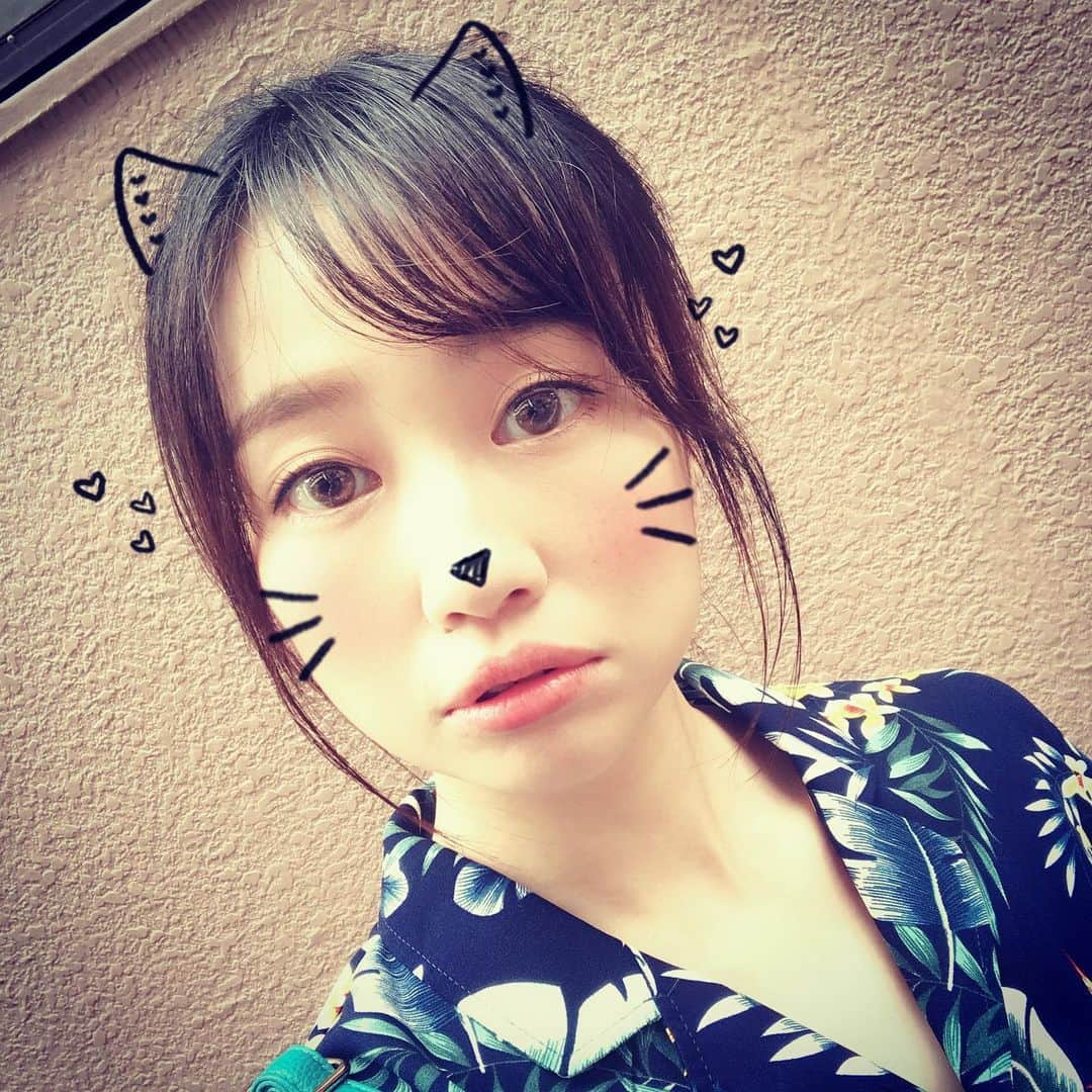 杉田沙緒里のインスタグラム：「前髪迷子中…  #伸ばすか #切るか #いつも悩む #結果  #安定のぱっつん  #今回こそ伸ばす #予定は未定  #大人になりたい #大人顔になりたい  #どーしたらなれるの #誰かおせーて」