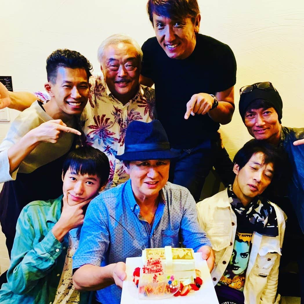 マイケル富岡さんのインスタグラム写真 - (マイケル富岡Instagram)「外食業界の神々と… 親友 マネーの虎 安さん 祝57歳 バースデー♪ 日本が誇る外食産業のスーパースターズ集う♡ DDホールディングス 松ちゃん&イナケン 外食虎塾 安さん&海心ジュニア イリナ宇佐美会長 マジシャン マクレーン #親友 #マネーの虎 #虎塾 #塾長 #安田久 #ddホールディングス #松村厚久 #熱狂宣言 #稲本健一 #irina #宇佐美会長 #マイケル富岡 #タレント #俳優 #happybirthday #bestfriends #love #friendship #actor #actorslife #shooting」7月14日 23時37分 - michaeltomioka